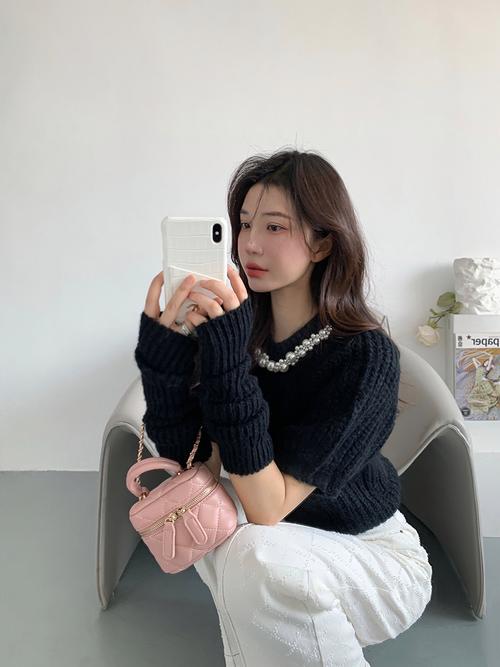 大圆脸衣服搭配什么项链_锁骨链显脸小,棱角吊坠更佳 大圆脸衣服搭配什么项链_锁骨链显脸小,棱角吊坠更佳