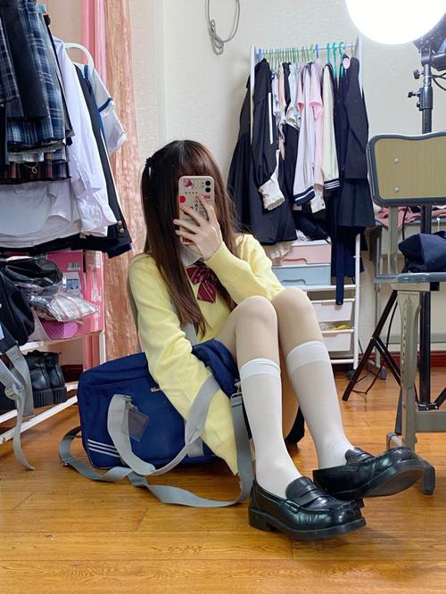 再穿个光腿神器配个小腿袜白丝_长靴配白长袜,时尚又保暖! 再穿个光腿神器配个小腿袜白丝_长靴配白长袜,时尚又保暖!