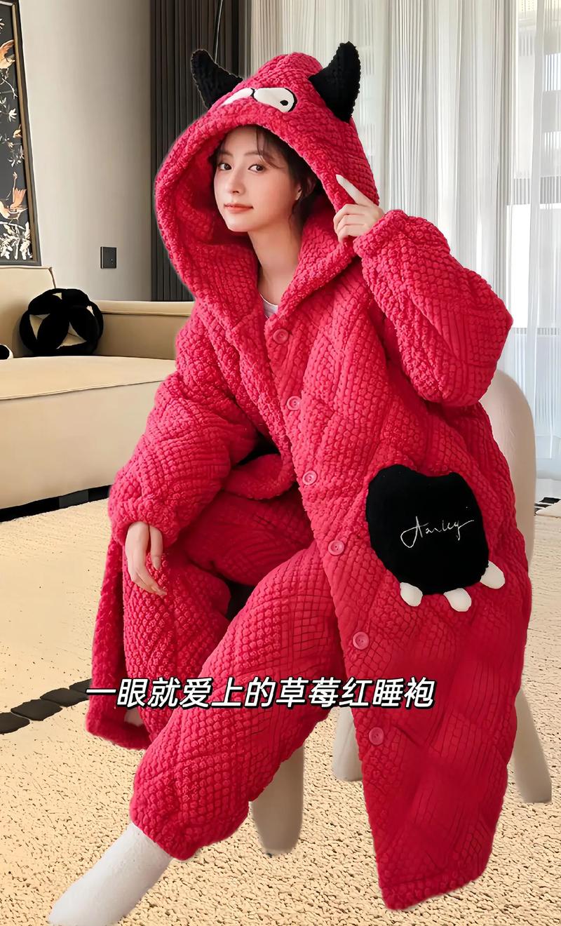 睡衣睡袍的正确穿法_亲肤透气，选对尺寸更舒适