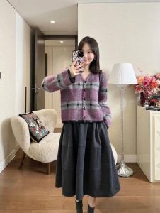 毛绒外套配花苞半身长裙_冷空气来袭！毛绒外套保暖又时尚，冬日必备！