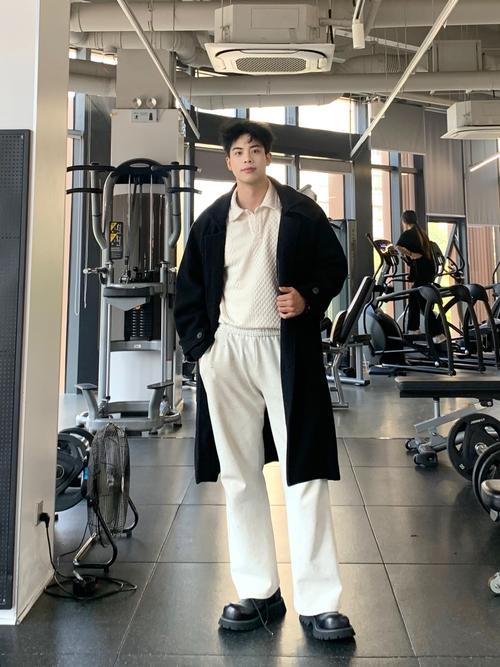 33岁个子高又瘦男穿衣搭配_水平元素显宽,合身剪裁显壮 33岁个子高又瘦男穿衣搭配_水平元素显宽,合身剪裁显壮