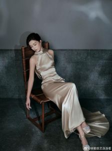 娱乐圈女明星的催眠穿搭是什么_科技艺术融合，睡衣风引领潮流