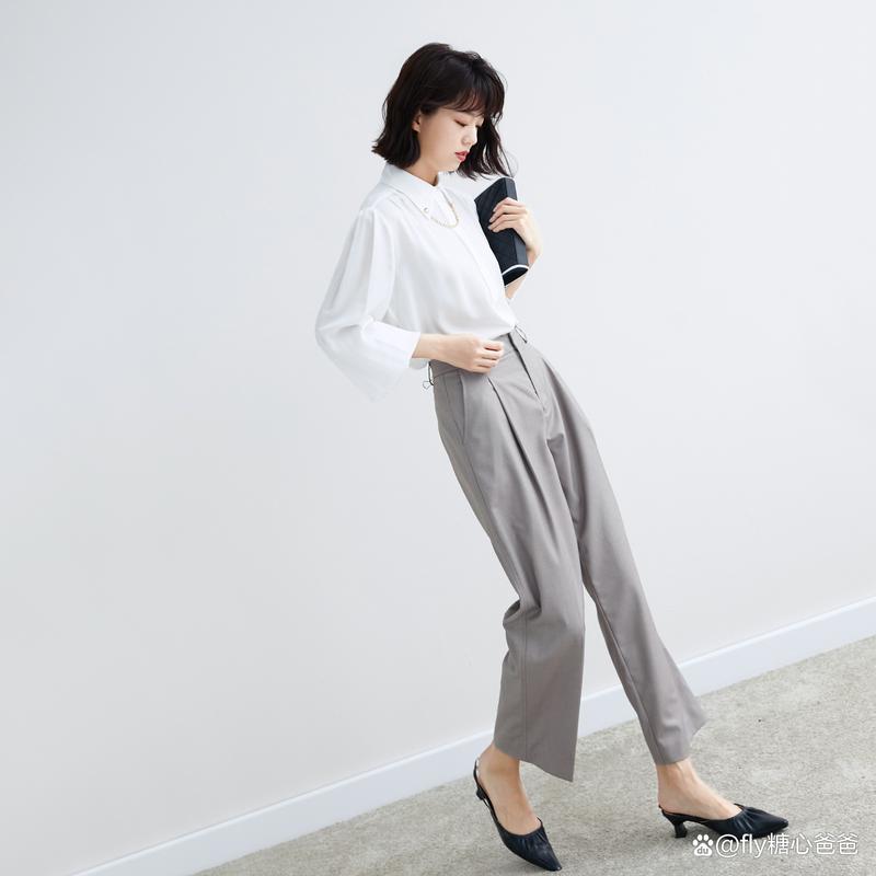 中灰裤子配什么上衣_灰色裤子怎么搭?百变风格时尚指南 中灰裤子配什么上衣_灰色裤子怎么搭?百变风格时尚指南