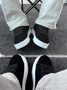 全黑色鞋子怎么搭配_百搭时尚，轻松穿出秋冬高级感