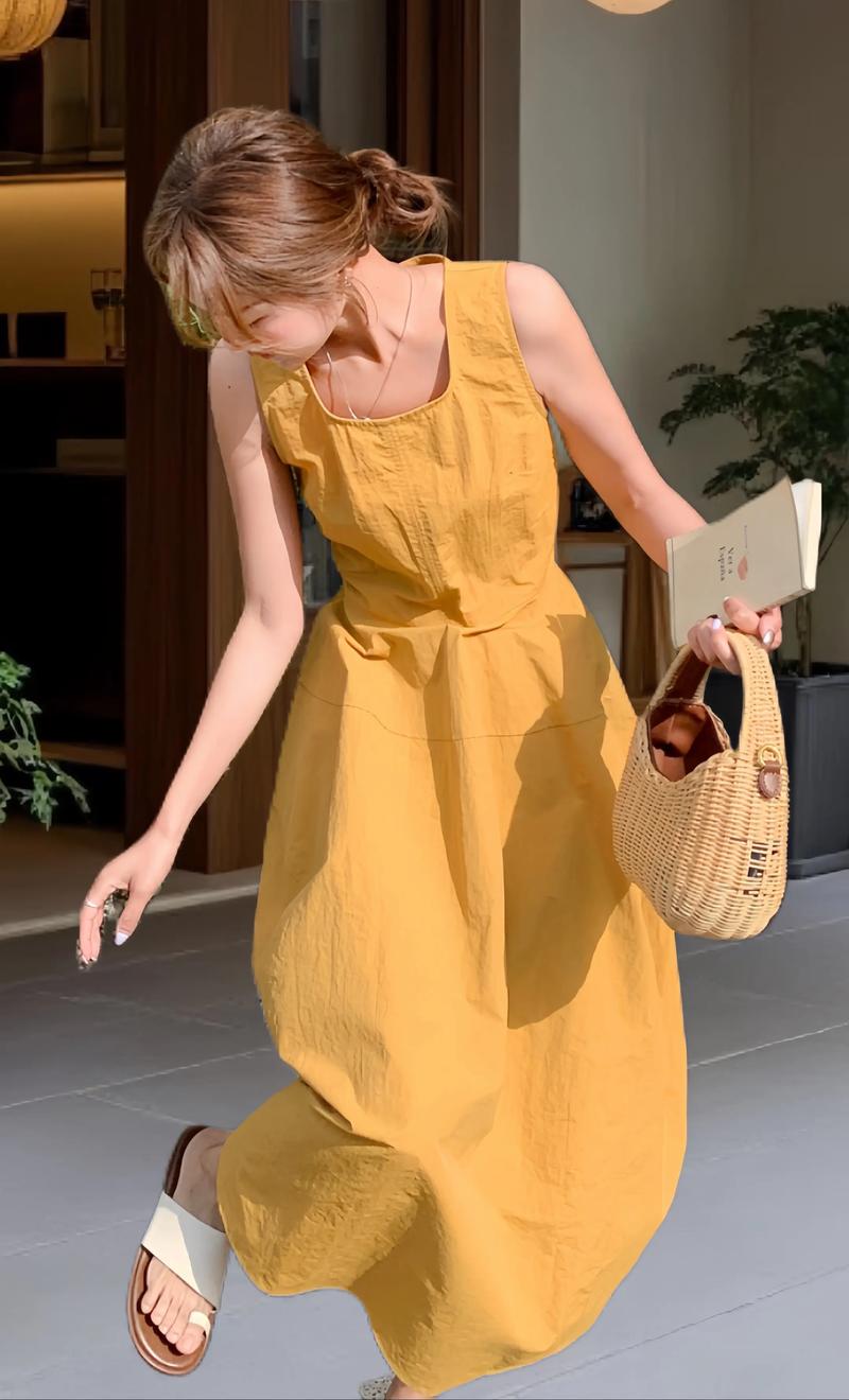 皮肤稍黄的适合穿什么颜色小裙子_浅紫吊带裙显白，黄皮必试！