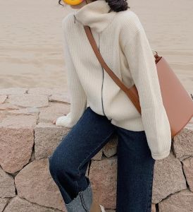 大领口毛衣怎么配打底_内搭毛衣穿搭技巧