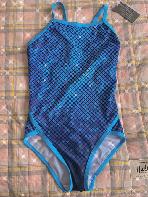 这种泳衣适合第一次下水穿吗_舒适安全,连体优于分体! 这种泳衣适合第一次下水穿吗_舒适安全,连体优于分体!