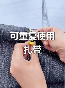 一条绑带的穿法_衬衫绑带多花样，腰带勾勒腰线，袖口实用美观，皮鞋时尚，丝带精致