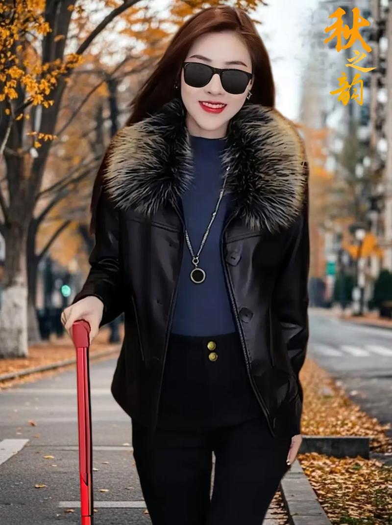 带毛领皮衣配什么裤子好看_毛领皮衣百搭时尚，裤子配出不同风格
