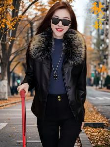 带毛领皮衣配什么裤子好看_毛领皮衣百搭时尚，裤子配出不同风格