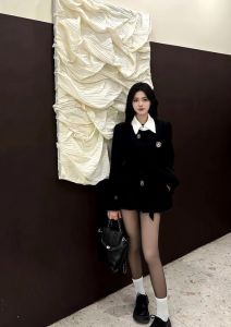 黑透肤袜子配什么衣服好看_朦胧质感，时尚百搭