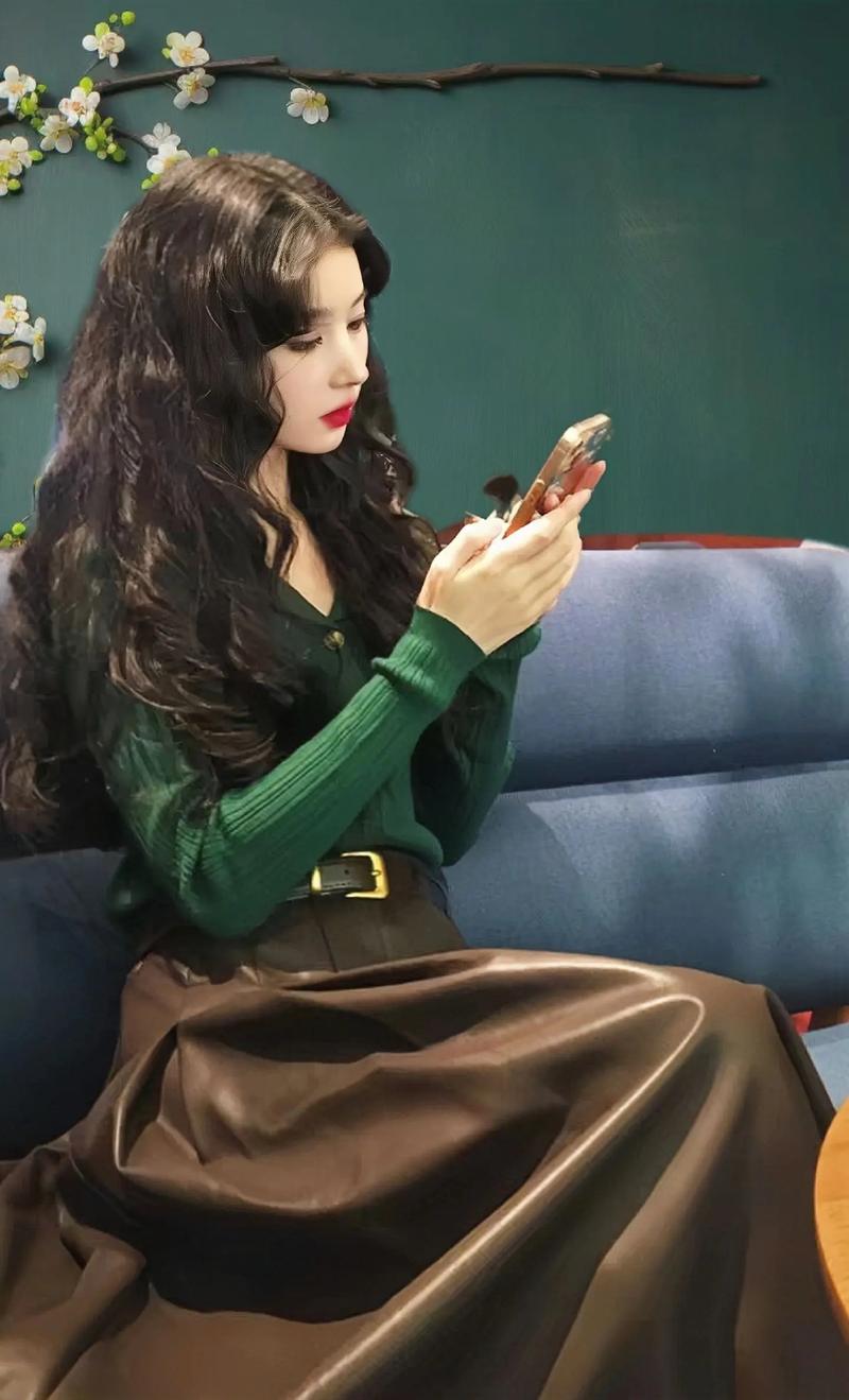 港风穿搭女_自信飒美,职场精英范 港风穿搭女_自信飒美,职场精英范