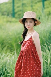 95年时的年轻女孩的穿搭_90年代穿搭经典永流传，简约大气有内涵！