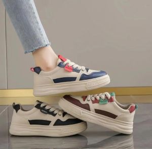 平板鞋配什么裤子_牛仔裤配平底鞋，舒适百搭！