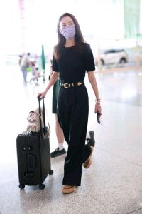 O型腿的穿衣搭配_平底裤装显腿长