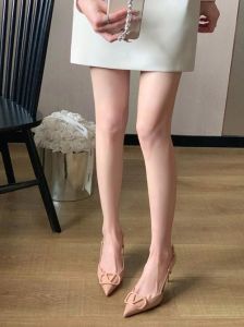 露脚背的高跟鞋是什么_时尚与舒适兼备的优雅单品