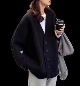 长开衫毛衣怎么搭配_秋冬百搭舒适，多风格随心搭！