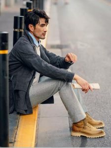 男高帮靴子搭配什么裤子_棕色靴子怎么搭裤型？牛仔裤工装裤全搞定
