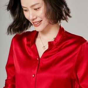 红真丝衬衫的最佳搭配_百搭时尚，尽显女人味