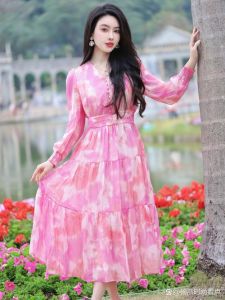 古半身长裙粉色上衣搭配_粉色上衣搭半裙，百变风格时尚靓