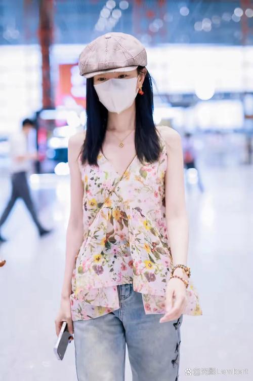 贝蕾帽配什么衣服_贝蕾帽百搭时尚,点睛秋冬造型! 贝蕾帽配什么衣服_贝蕾帽百搭时尚,点睛秋冬造型!