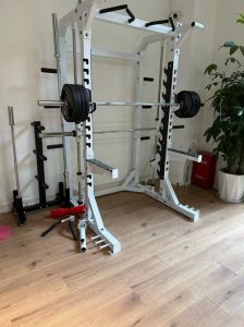 绑带负重的深蹲固定器械_东契奇用326kg的器械，下蹲更安全