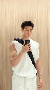 高颜值亚裔健身教练引领健康新潮流