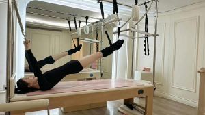 张俪春日健身日常新_张俪120斤臀推显实力，自律身材引点赞！