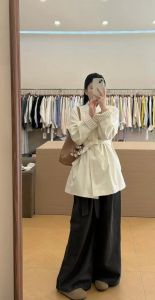 米色风衣适合什么人穿_优雅百搭显气质