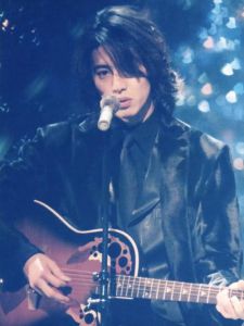 木村拓哉卷发_从偶像到成熟男人的发型与挑战