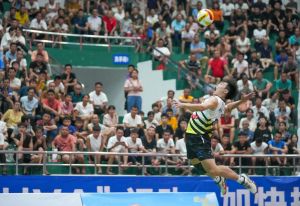 跳发球技术动作包括_排球得分利器，助跑击球技术详解