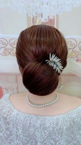 高贵发型_短发锁骨卷，40岁优雅美