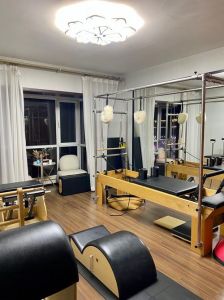 横向拉腿的健身器材_健身拉腿器，练腿塑形防腰痛