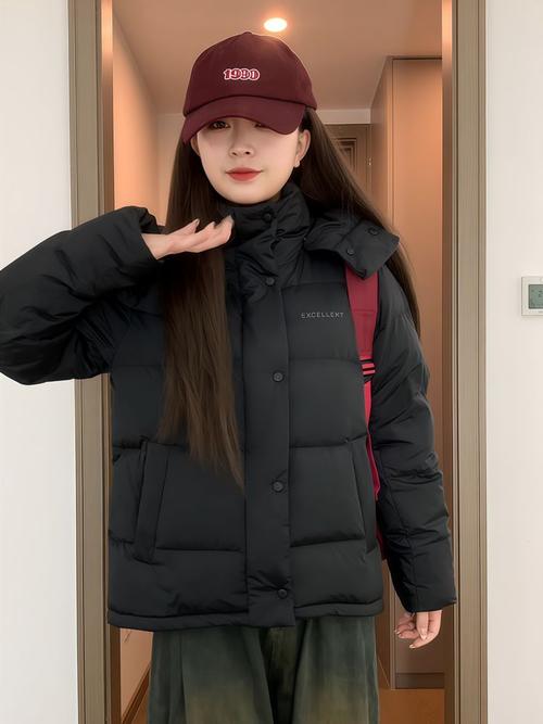 棉服黑色与紫色适合多少年龄穿_黑色棉服百搭耐脏，紫色显气质显成熟