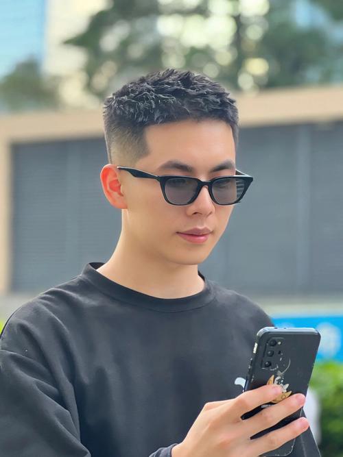 胖脸适合的男士短发_显脸小又帅