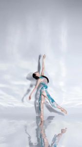 旗袍古典舞有向上劈叉的动作吗_传统韵味与劈叉的碰撞