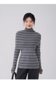 脸黄适合黑灰色条纹秋衣吗_黑灰条纹秋衣显白，肤色偏黄者试浅灰条纹