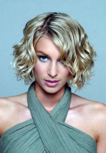 全球发型_渐变短发狼尾鲻鱼头蓬松微卷中长发