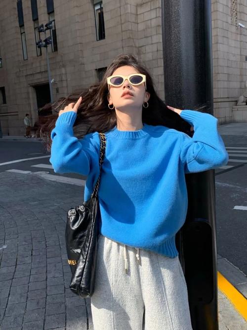 黄黑皮适合穿浅蓝色吗_浅蓝显白提气色，百搭又耐看