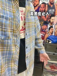 黄黑皮穿格子衬衫哪种颜色适合_黑黄皮穿格子衬衫，选对显白又时尚