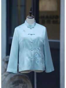 对襟上衣适合多大年龄穿_经典对襟上衣，简约气质，时尚百搭！