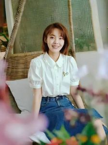 张佳宁短发新造型获赞，演技受认可，坚韧获观众喜爱