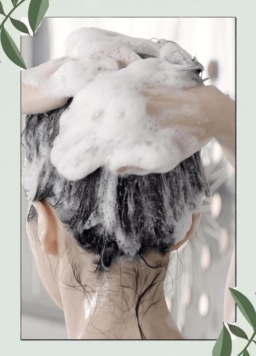 让发型保持刚洗完澡状态的_湿发造型打造干发效果，卷直发分用蜡啫喱