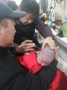 剃胎毛会让头发更浓密吗_剃胎毛没用，头发生长靠遗传营养