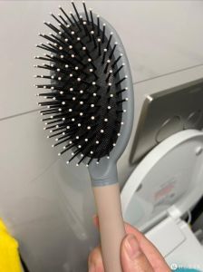 黑科技梳子真的能让头发变黑吗_黑科技梳子能否真正黑发？需理性看待