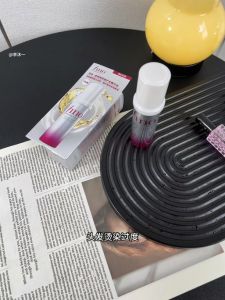 多芬护发精油胶囊怎么用_多芬护发精油涂发梢，别沾头皮，用量看发质