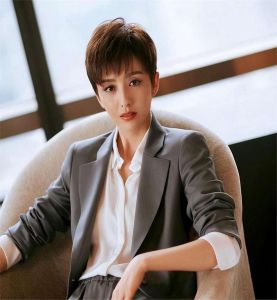 盘点娱乐圈那些短发也漂亮的女明星_女明星短发造型，时尚又出众！