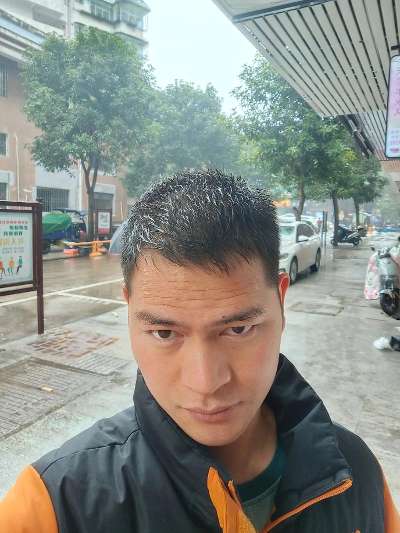 再大的雨也不过打湿头发_雨中护发，从容面对生活小挫折