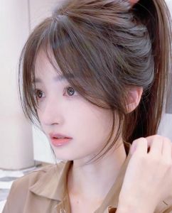 微翘月牙刘海_微翘韩式中分龙须刘海