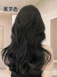 和黑色相近的头发颜色_深邃自然，适合暗肤色